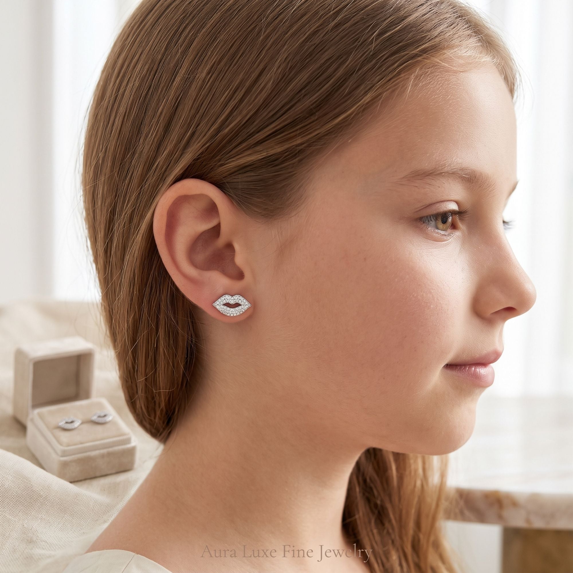 Lipy Stud Earrings