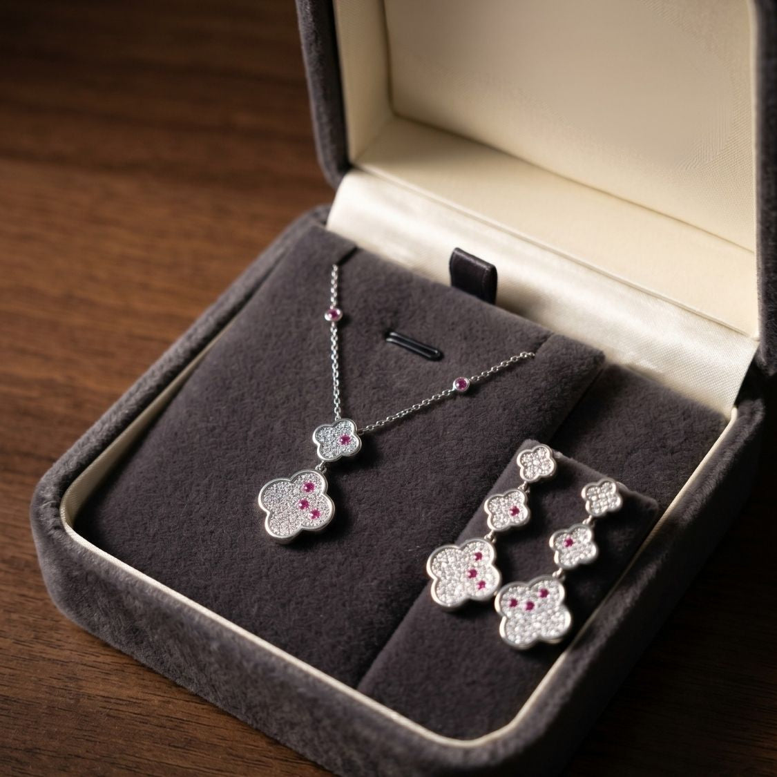 Ruby Clover Necklace Set