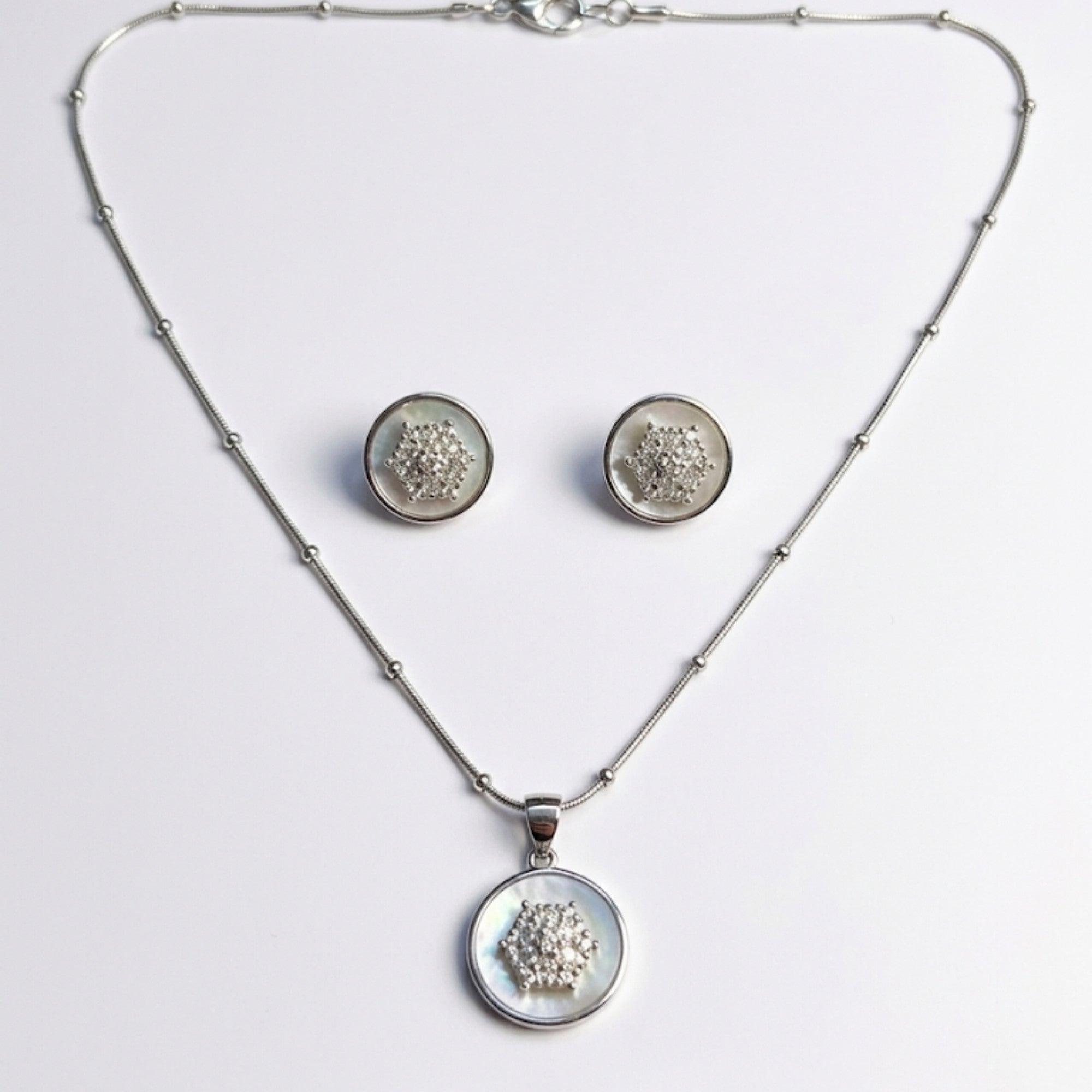 Divina Spark Medallion Set